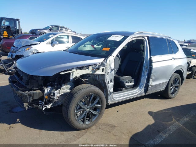 3VV3B7AX2RM166611 Volkswagen Tiguan 2.0t Se/2.0t Wolfsburg Edition