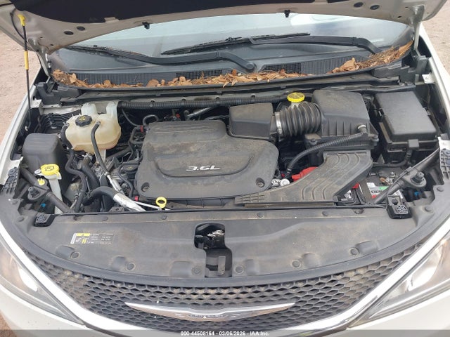 Auction sale of the 2017 Chrysler Pacifica Touring-l, vin: 2C4RC1BG7HR635023, lot number: 44508164