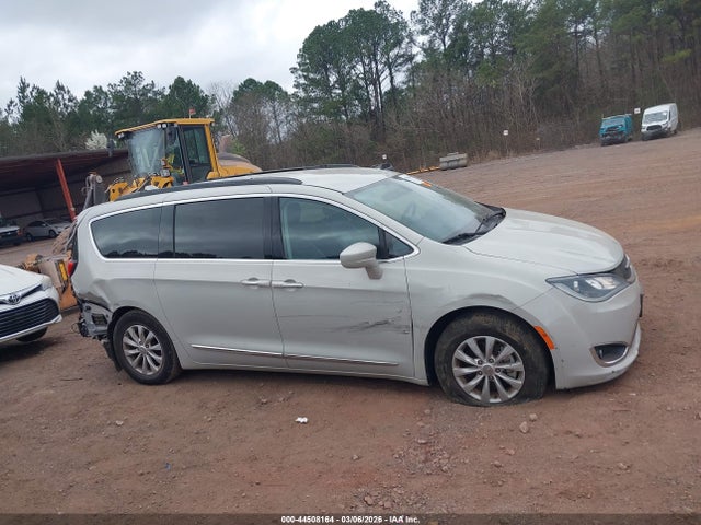 Auction sale of the 2017 Chrysler Pacifica Touring-l, vin: 2C4RC1BG7HR635023, lot number: 44508164