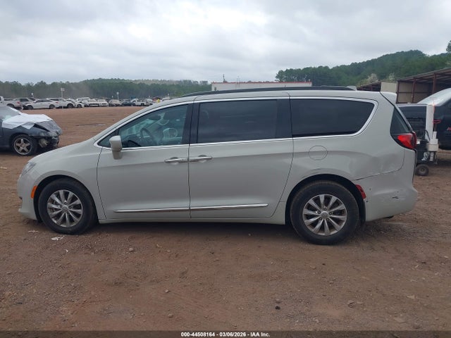 Auction sale of the 2017 Chrysler Pacifica Touring-l, vin: 2C4RC1BG7HR635023, lot number: 44508164