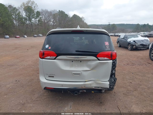 Auction sale of the 2017 Chrysler Pacifica Touring-l, vin: 2C4RC1BG7HR635023, lot number: 44508164