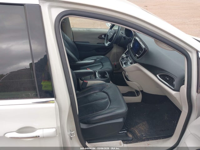 Auction sale of the 2017 Chrysler Pacifica Touring-l, vin: 2C4RC1BG7HR635023, lot number: 44508164