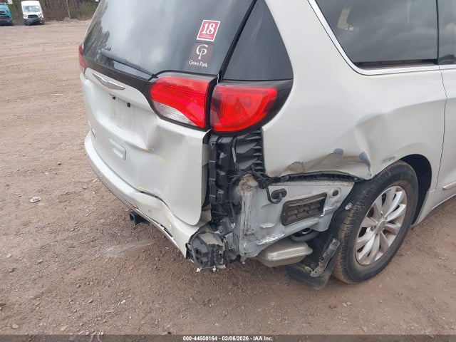 Auction sale of the 2017 Chrysler Pacifica Touring-l, vin: 2C4RC1BG7HR635023, lot number: 44508164