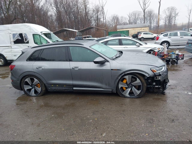 WA1LAAGE7NB008524 Audi E-tron Premium Plus Quattro