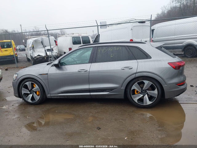 WA1LAAGE7NB008524 Audi E-tron Premium Plus Quattro