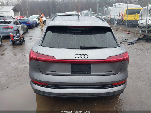 WA1LAAGE7NB008524 Audi E-tron Premium Plus Quattro
