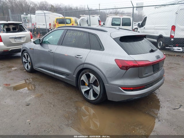 2022 AUDI E-TRON WA1LAAGE7NB008524 Photo 2