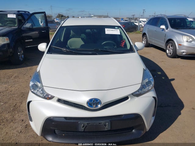 Toyota Prius V Two 2015 JTDZN3EU1FJ017785 Image 12