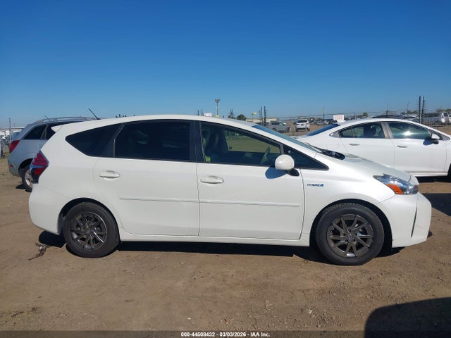 Toyota Prius V Two 2015 JTDZN3EU1FJ017785 Image 13