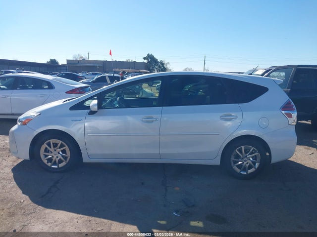 Toyota Prius V Two 2015 JTDZN3EU1FJ017785 Image 14