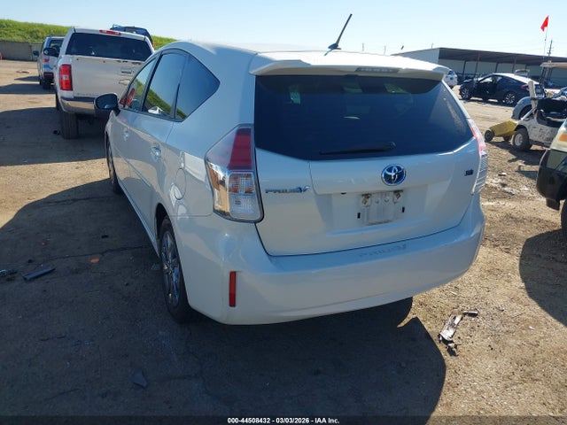 Toyota Prius V Two 2015 JTDZN3EU1FJ017785 Image 3