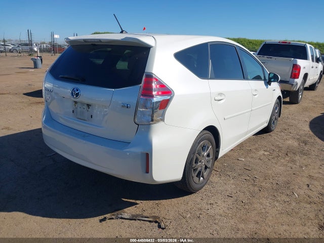 Toyota Prius V Two 2015 JTDZN3EU1FJ017785 Image 4