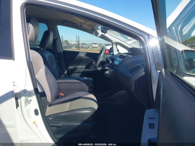 Toyota Prius V Two 2015 JTDZN3EU1FJ017785 Image 5