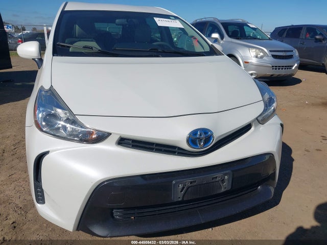 Toyota Prius V Two 2015 JTDZN3EU1FJ017785 Image 6