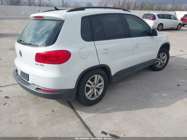 WVGAV7AX9FW529569 Volkswagen TIGUAN S