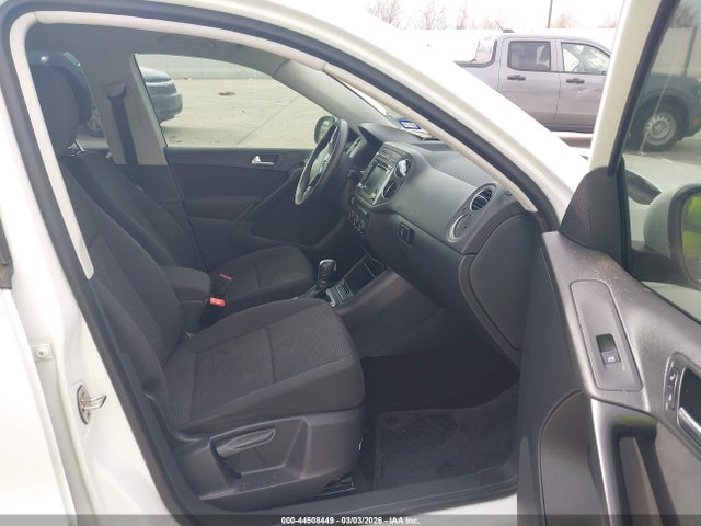 WVGAV7AX9FW529569 Volkswagen TIGUAN S