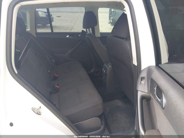 WVGAV7AX9FW529569 Volkswagen TIGUAN S
