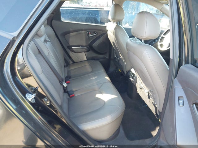 KM8JU3AG2FU090349 Hyundai TUCSON SE