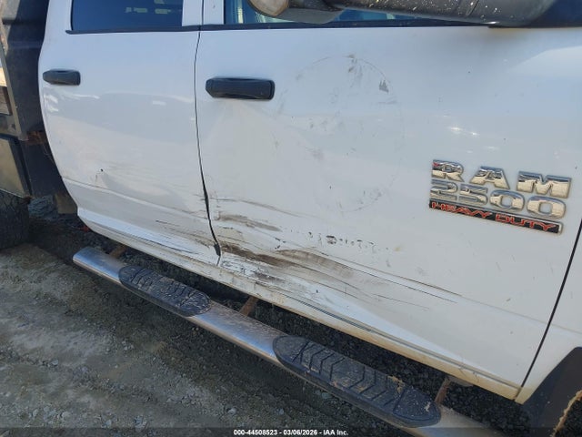 44508523 :رقم المزاد ، 3C6UR5HL2JG283394 vin ، 2018 Ram 2500 Tradesman  4x4 8' Box مزاد بيع