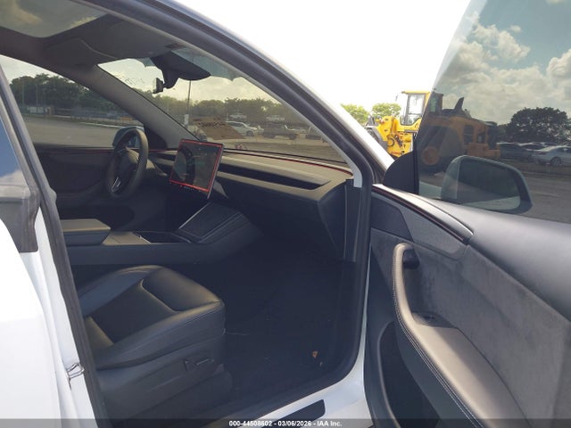 Продажа на аукционе авто 2026 Tesla Model Y Long Range Launch Series/premium All-wheel Drive, vin: 7SAYGDEE7TA405546, номер лота: 44508602
