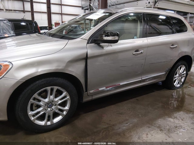 2016 VOLVO XC60 YV4612RM9G2866977 Photo 5