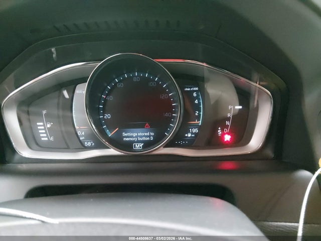 2016 VOLVO XC60 YV4612RM9G2866977 Photo 6