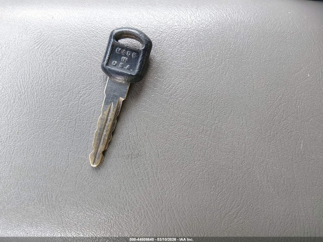 44508640 :رقم المزاد ، 1GKDT13W9W2570966 vin ، 1998 Gmc Jimmy Sle مزاد بيع