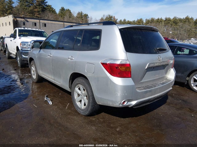 2010 TOYOTA HIGHLANDER 5TDJK3EHXAS034668 Photo 2