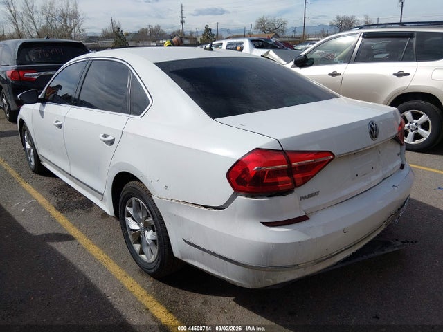 2016 VOLKSWAGEN PASSAT 1VWAT7A35GC045051 Photo 2