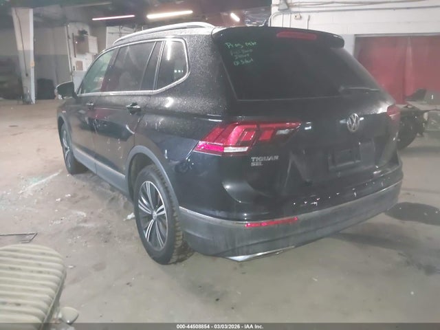 2018 VOLKSWAGEN TIGUAN 3VV2B7AX1JM002704 Photo 2