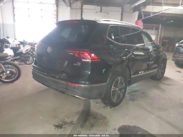 2018 VOLKSWAGEN TIGUAN 3VV2B7AX1JM002704 Photo 3