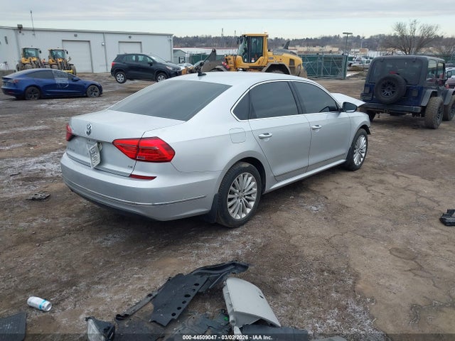 1VWBT7A36GC068682 Volkswagen Passat 1.8t Se