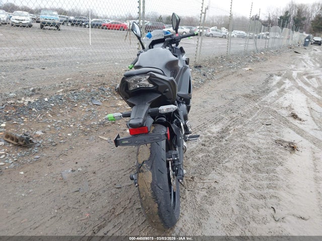 ML5EXER11TDAG7299 Kawasaki Ex650 R