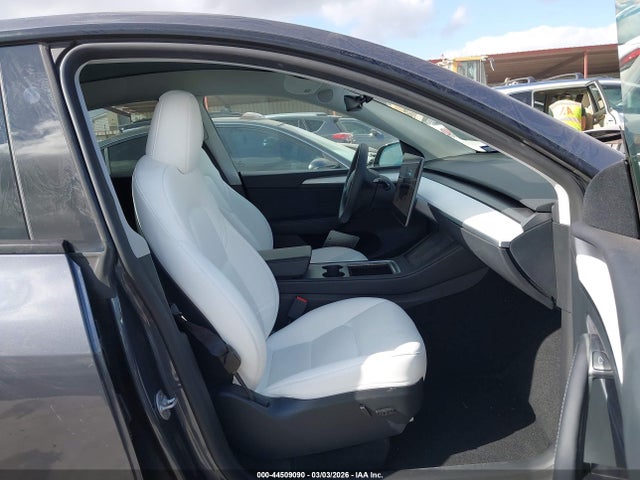 2023 Tesla Model Y Awd/long Range Dual Motor All-wheel Drive მანქანა იყიდება აუქციონზე, vin: 7SAYGAEE0PF895075, აუქციონის ნომერი: 44509090