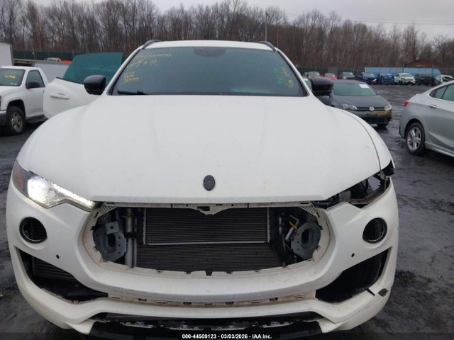 Продажа на аукционе авто 2022 Maserati Levante Gt, vin: ZN661XUA5NX383496, номер лота: 44509123