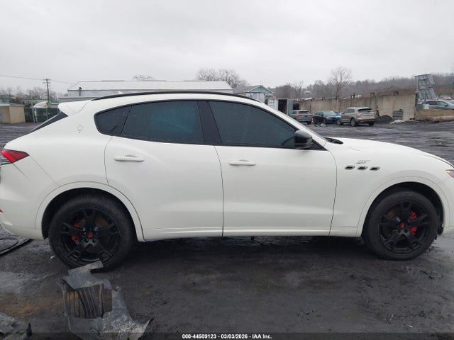 Продажа на аукционе авто 2022 Maserati Levante Gt, vin: ZN661XUA5NX383496, номер лота: 44509123