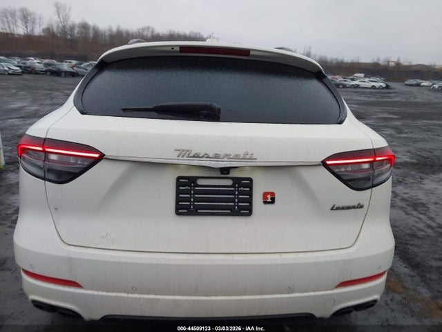 Продажа на аукционе авто 2022 Maserati Levante Gt, vin: ZN661XUA5NX383496, номер лота: 44509123