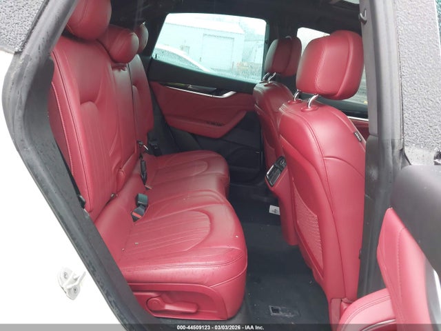 Продажа на аукционе авто 2022 Maserati Levante Gt, vin: ZN661XUA5NX383496, номер лота: 44509123