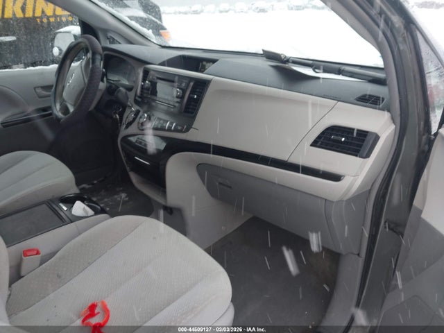 5TDKK3DC6ES519552 Toyota Sienna Le V6 8 Passenger