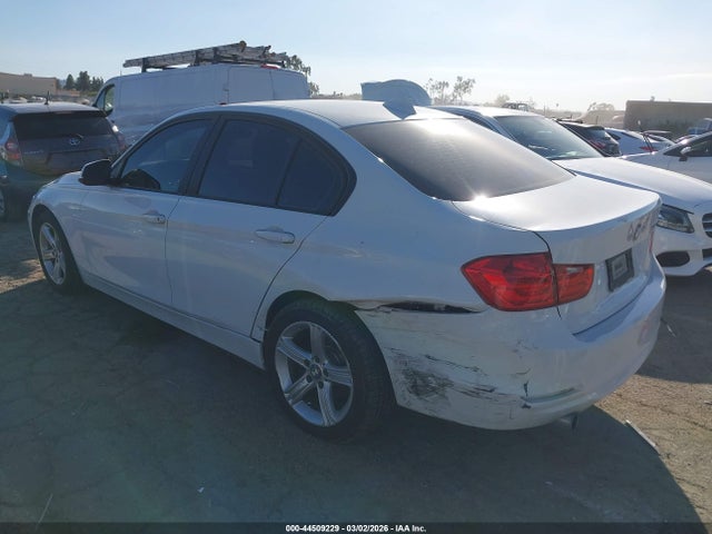 BMW 320i 2015 WBA3B1G55FNT03461 Image 3