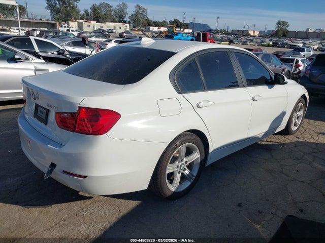 BMW 320i 2015 WBA3B1G55FNT03461 Image 4
