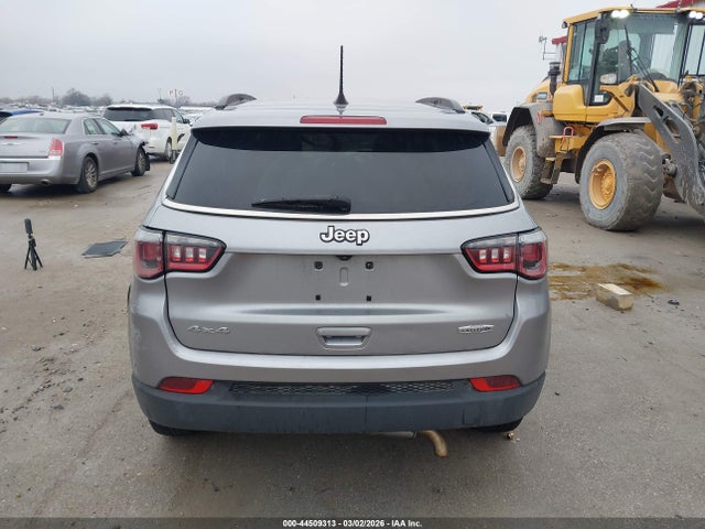 44509313 :رقم المزاد ، 3C4NJDBB8LT139339 vin ، 2020 Jeep Compass Latitude 4x4 مزاد بيع