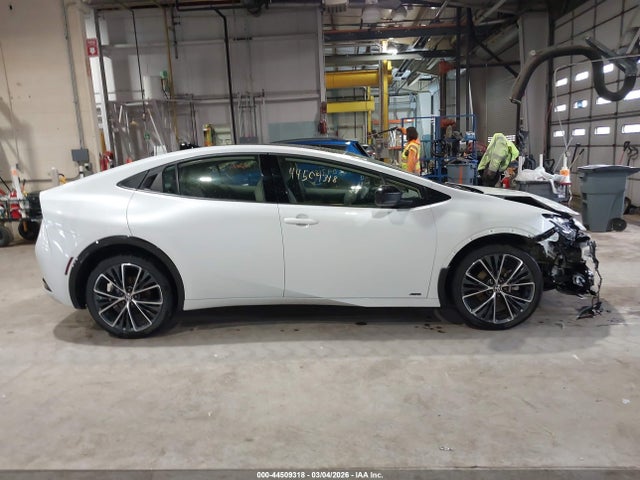 JTDADABU0R3020842 Toyota Prius Xle Awd-e