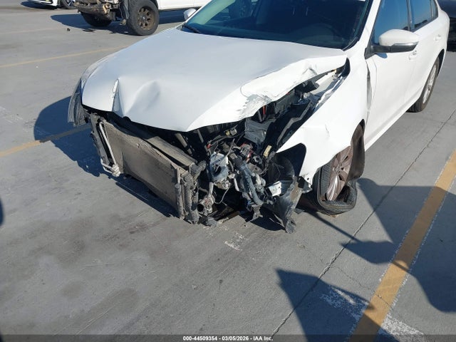 44509354 :رقم المزاد ، 1VWAT7A30FC006253 vin ، 2015 Volkswagen Passat 1.8t Wolfsburg Edition مزاد بيع