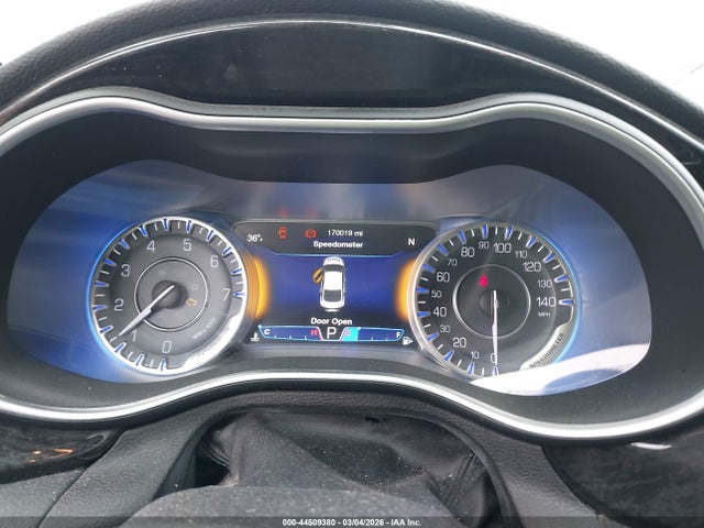 2015 Chrysler 200 C მანქანა იყიდება აუქციონზე, vin: 1C3CCCCG0FN514753, აუქციონის ნომერი: 44509380