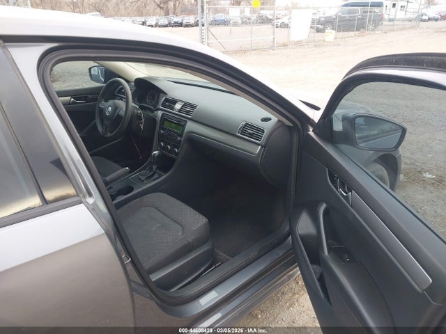 Продажа на аукционе авто 2012 Volkswagen Passat 2.5l S, vin: 1VWAP7A30CC077176, номер лота: 44509429