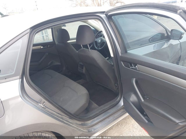 Продажа на аукционе авто 2012 Volkswagen Passat 2.5l S, vin: 1VWAP7A30CC077176, номер лота: 44509429