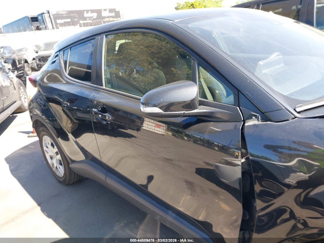 JTNKHMBX0M1119553 Toyota C-HR LE