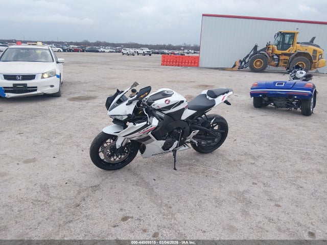 Honda CBR1000 RR 2026 JH2SC7715TK900111 Image 2