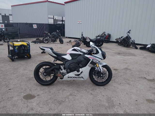 Honda CBR1000 RR 2026 JH2SC7715TK900111 Image 12